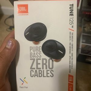 JBL TUNE 125 pure bass Bluetooth headphones
